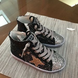 Girls sneakers